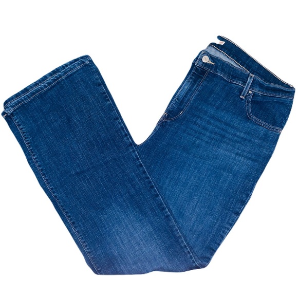 Levi’s Boot Cut - Picture 4 of 7